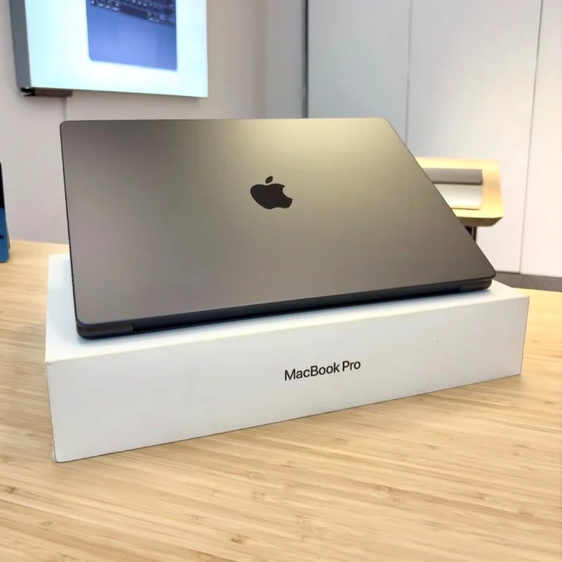 MacBook Pro 16" (2025) – Apple M4 Pro 6