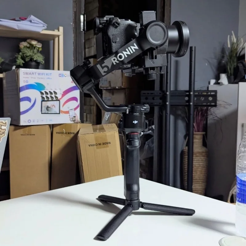 DJI RS5 - Stabilisateur Pro 4