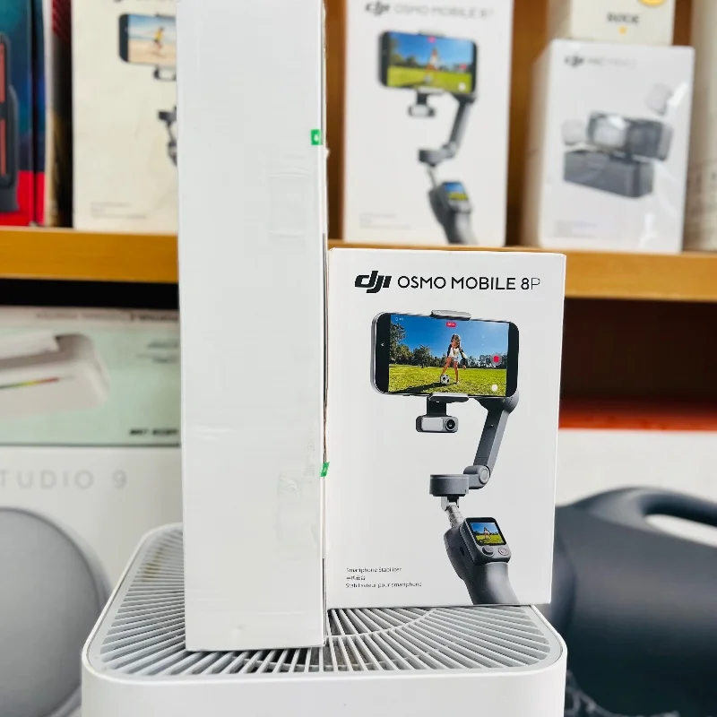 DJI Osmo Mobile 8P Creator Combo  2